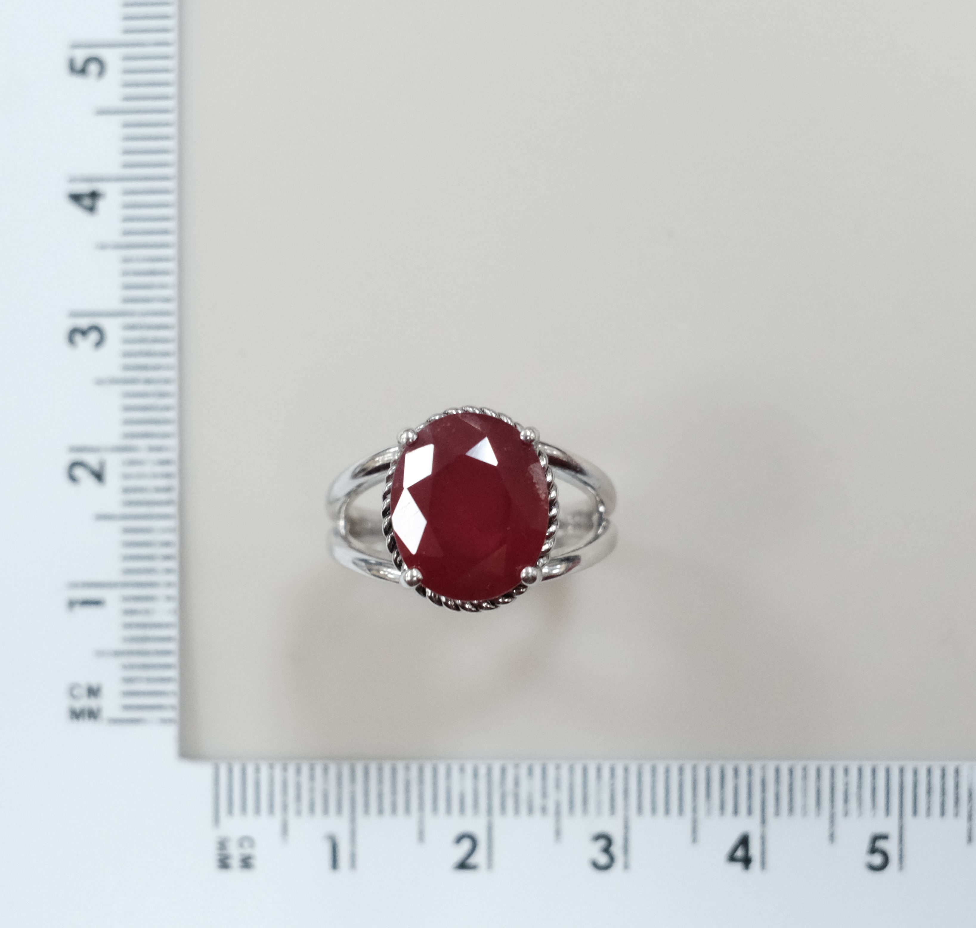 Серебряное кольцо с рубином